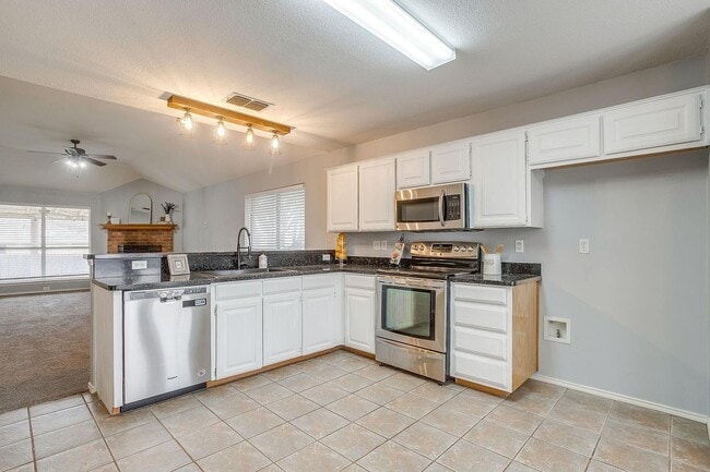 Building Photo - Great Rental in Marine Creek Heights- 3 Bed, 2 Bath- Eagle Mountain Saginaw ISD- 76135