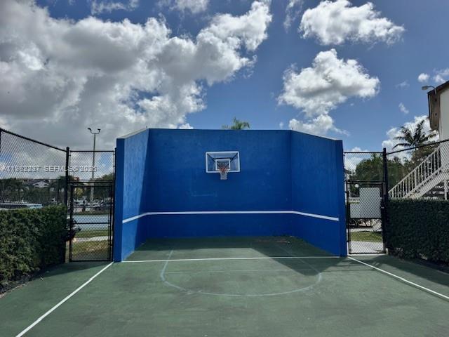 Building Photo - 9715 Fontainebleau Blvd