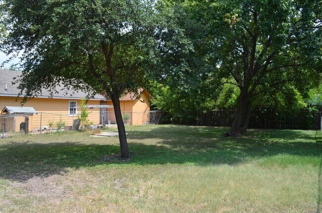 Building Photo - 6400 Santos St