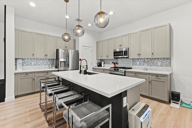 Building Photo - 4931 Whispering Way