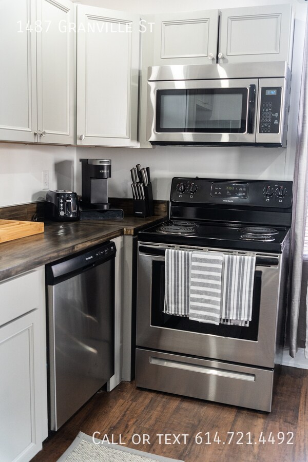 Building Photo - 1487 Granville St