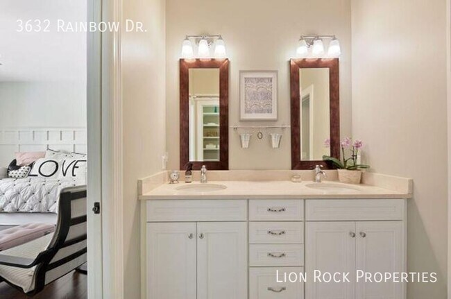 Building Photo - 3632 Rainbow Dr