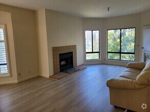 Building Photo - Lake Merritt Condo