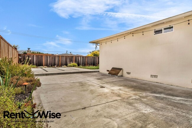 Building Photo - 338 Arbor Dr