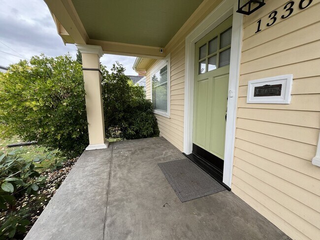 Building Photo - Charming 4-Bedroom Portland Home with Spac...