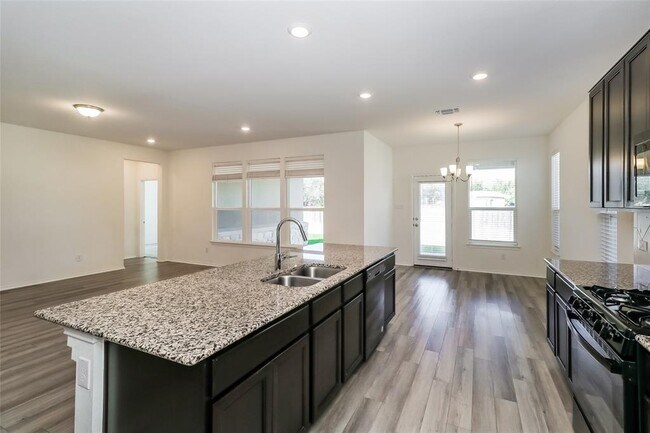 Building Photo - 1621 Stinnett Dr