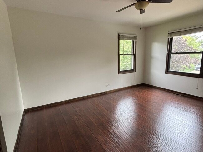 Building Photo - 4080 N Parkside Dr