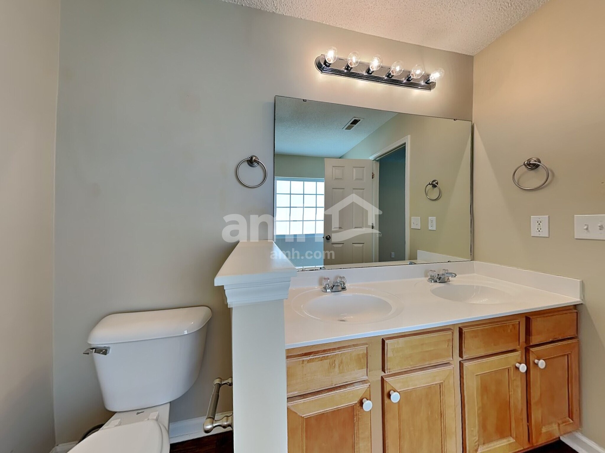 Building Photo - 5013 Springdale Dr