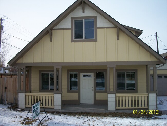 Building Photo - 611 N 15th Ave