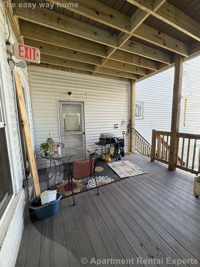 Building Photo - 55 Bonair St