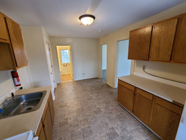 Building Photo - 2824 Hudson Dr