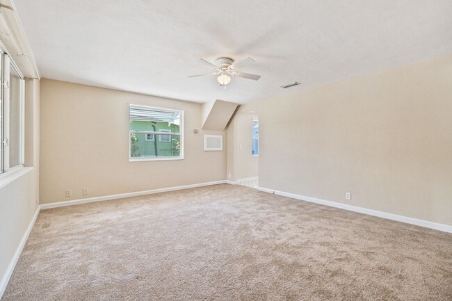 Building Photo - Charming 2/1 Home w/ Partially Fenced Yard in St. Cloud