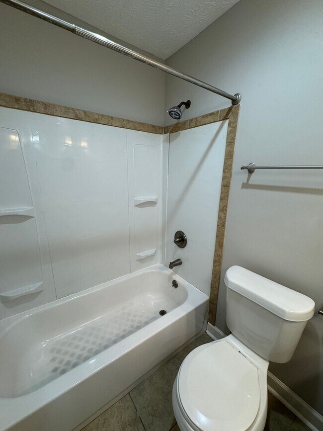 Building Photo - Lovely Brick Home!