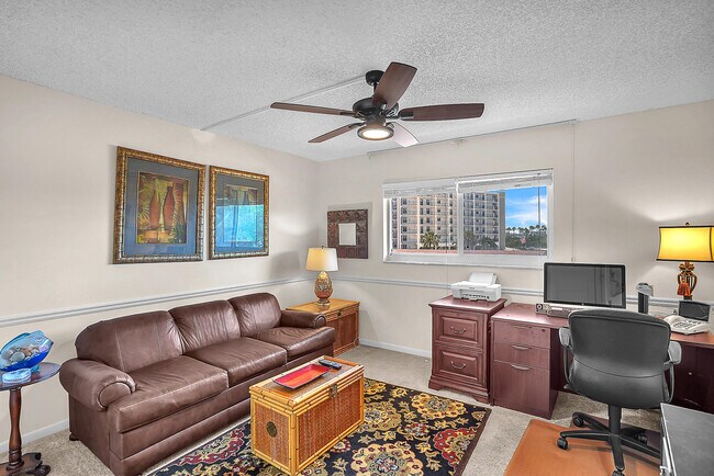 Building Photo - 1523 E Hillsboro Blvd