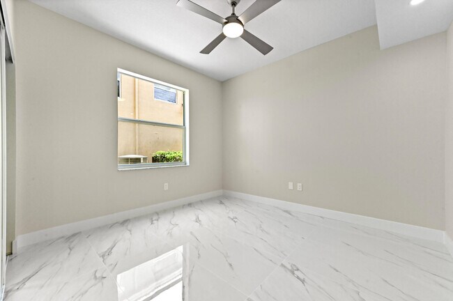 Building Photo - 12510 Crystal Pointe Dr