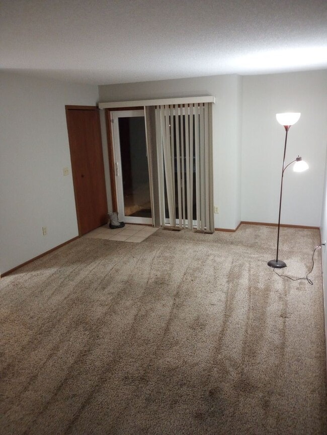 Building Photo - Two Bedroom Townhome