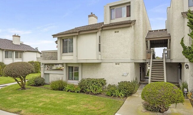 Building Photo - charming one-bedroom, one-bath retreat nestled in a serene beachside community