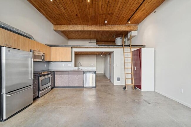 Building Photo - 0 bedroom in Seattle WA 98122