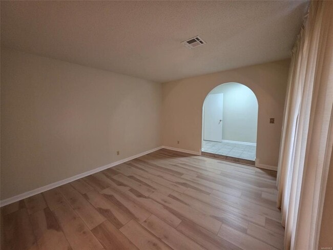 Building Photo - 4254 Lawnwood Dr