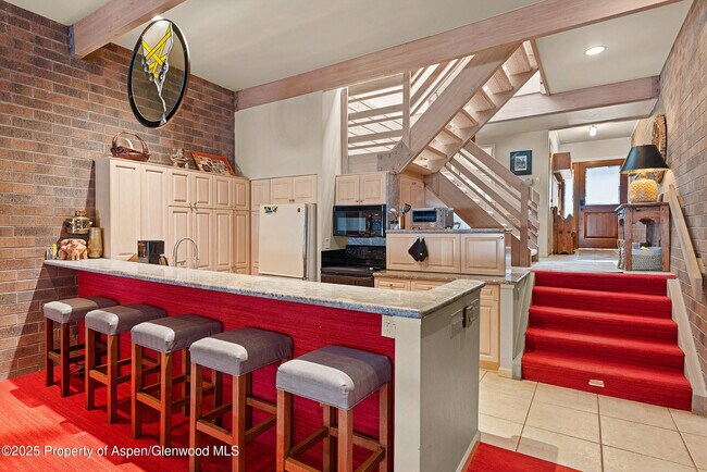 Building Photo - 625 S W End St