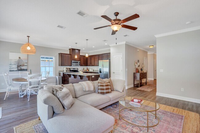 Building Photo - 725 Waterlily Ct