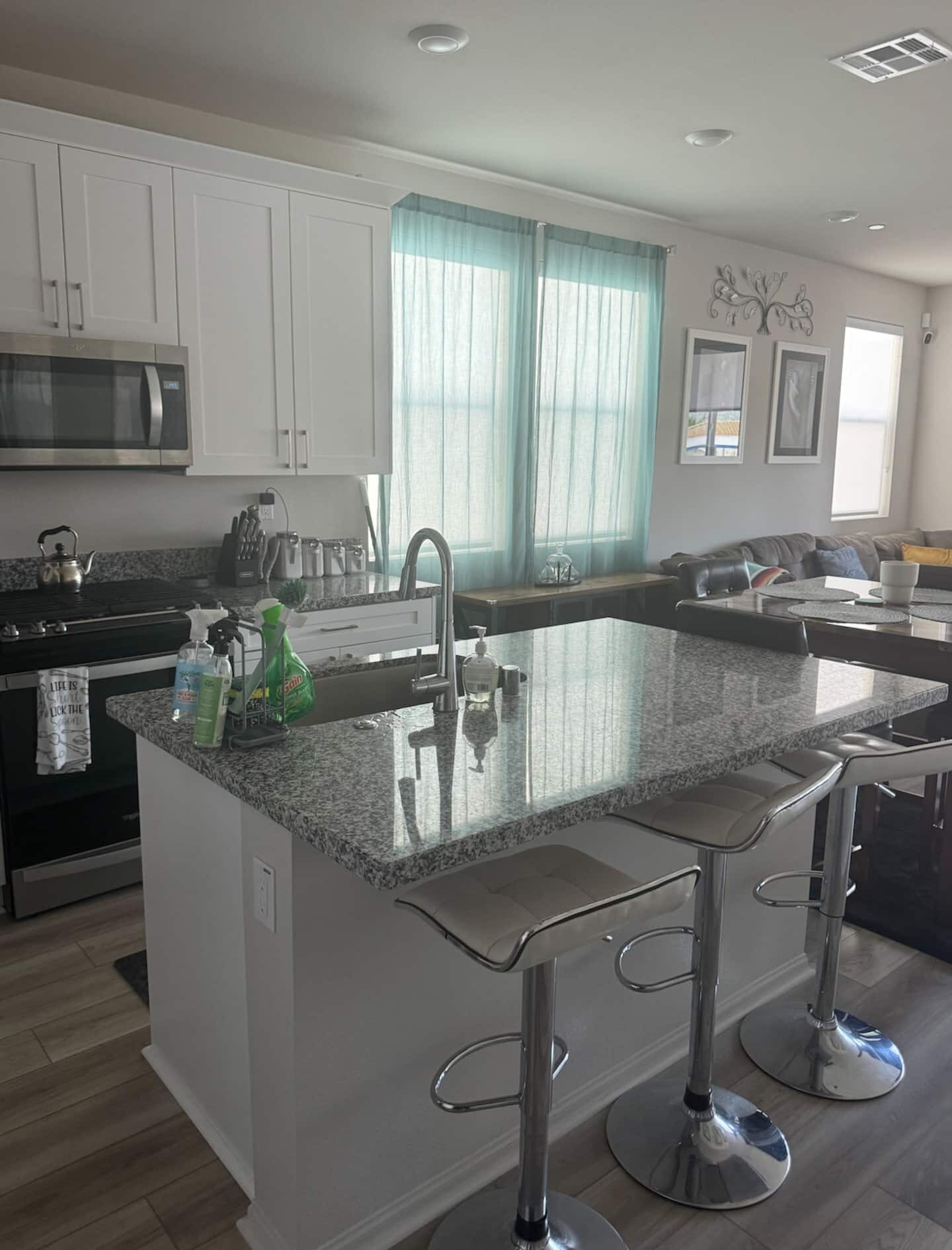 Building Photo - 211 N Vincent Ave