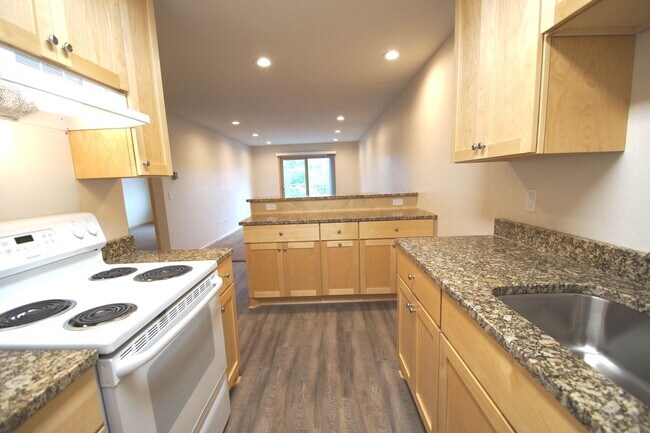 Building Photo - Pinto Suite