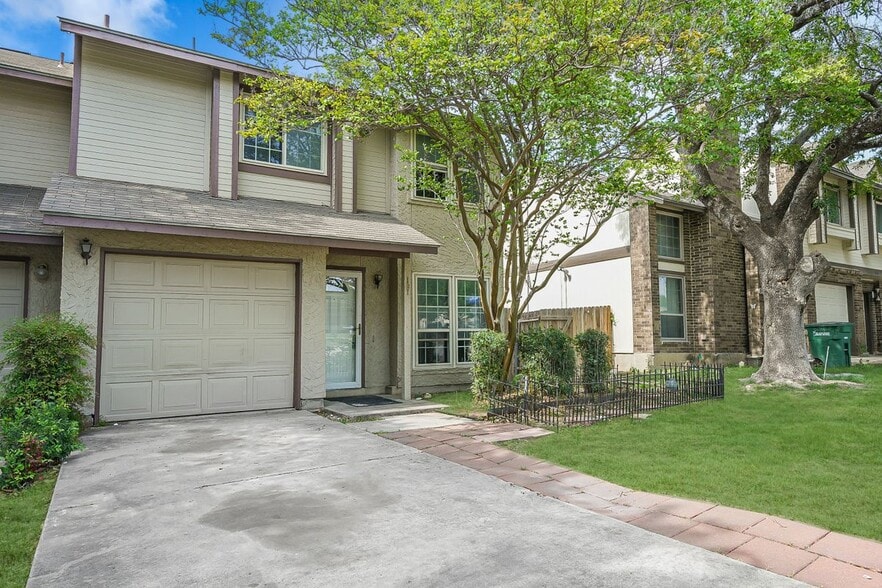 Building Photo - 12215 Stoney Crossing