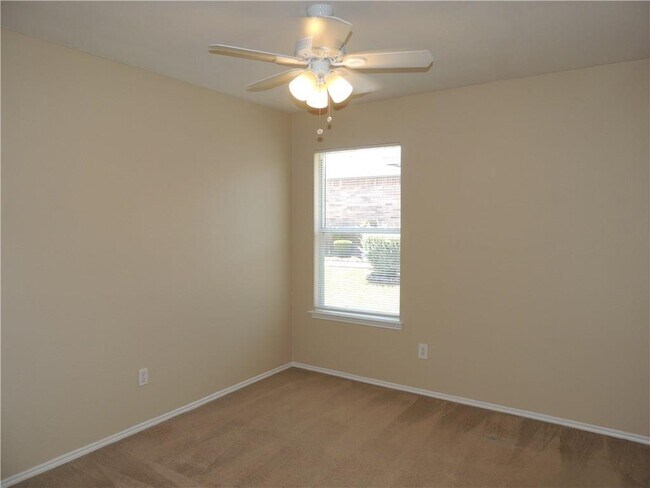 Building Photo - 315 Feathergrass Dr