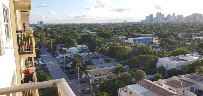 Building Photo - 900 NE 18th Ave