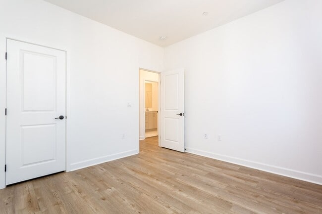 Building Photo - Contemporary Living in the Heart of Millenia