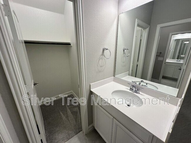 Building Photo - 1104 Pinnacle Ridge Rd