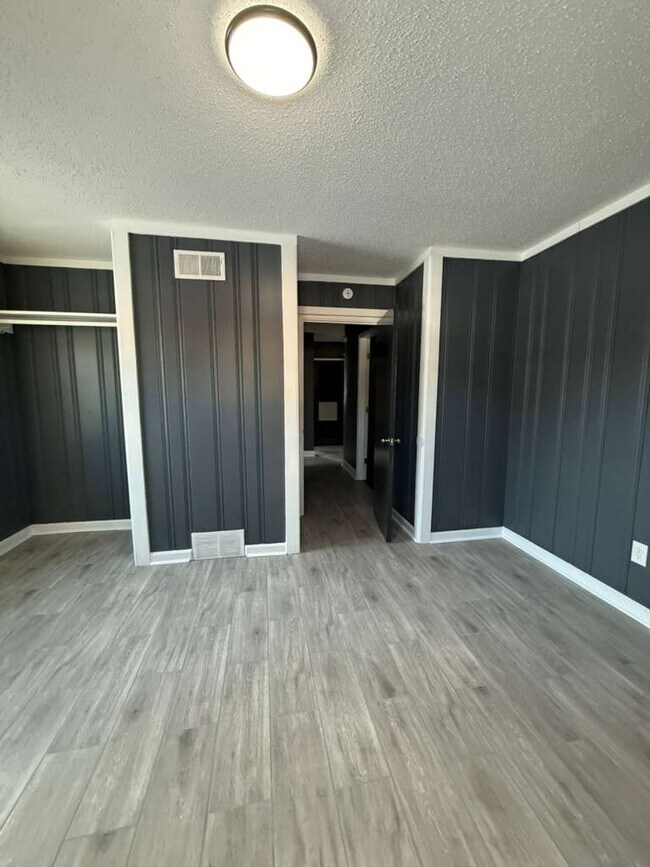 Building Photo - 1266 Russwood Rd