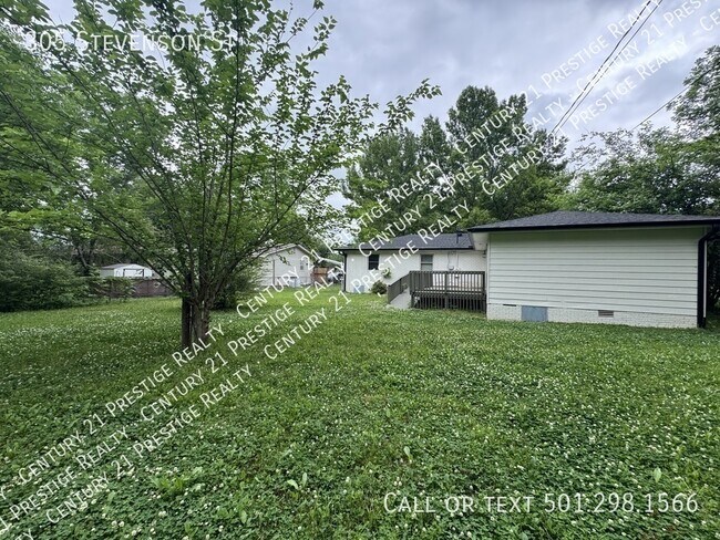 Building Photo - 305 Stevenson St