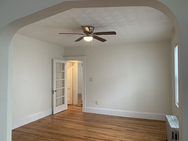 Building Photo - 31 Clyde St