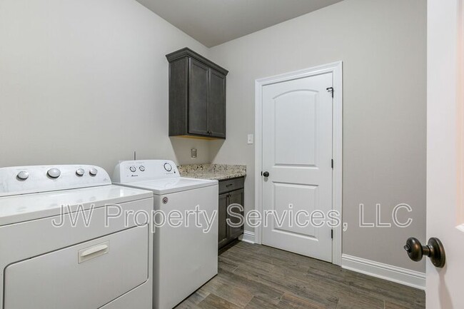 Building Photo - 612 Claiborne Trails Dr