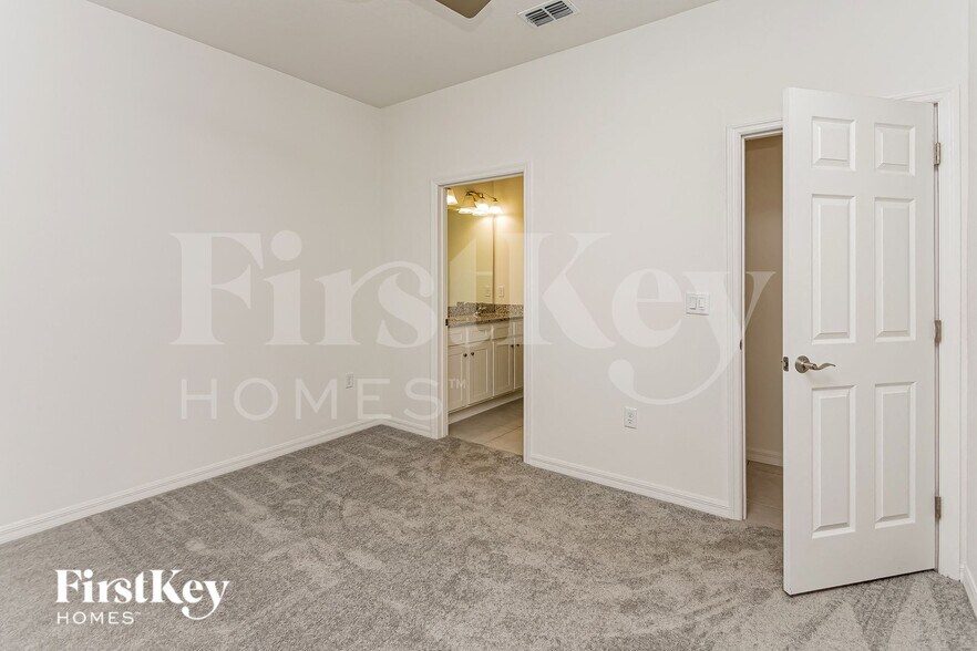 Building Photo - 348 Corbel Ln