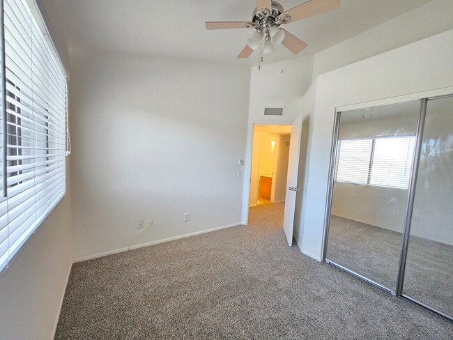 Building Photo - 3 Bedroom 2.5 Bathroom Sonoma Village Townhouse