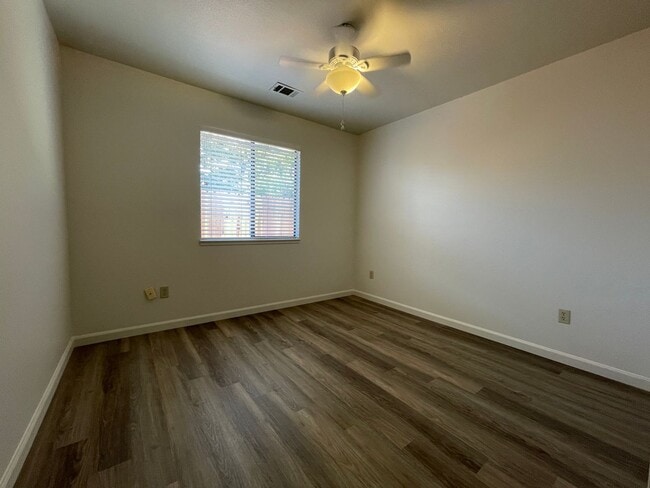 Building Photo - 364 Bishop Dr