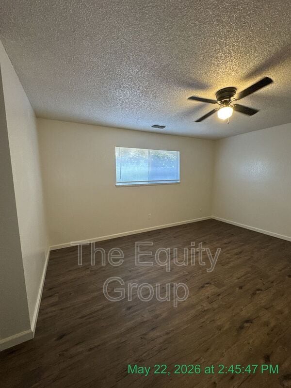 Building Photo - 148 S Peppertree St
