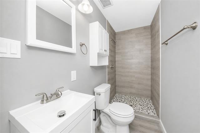 Building Photo - 1701 Brook Hollow Dr