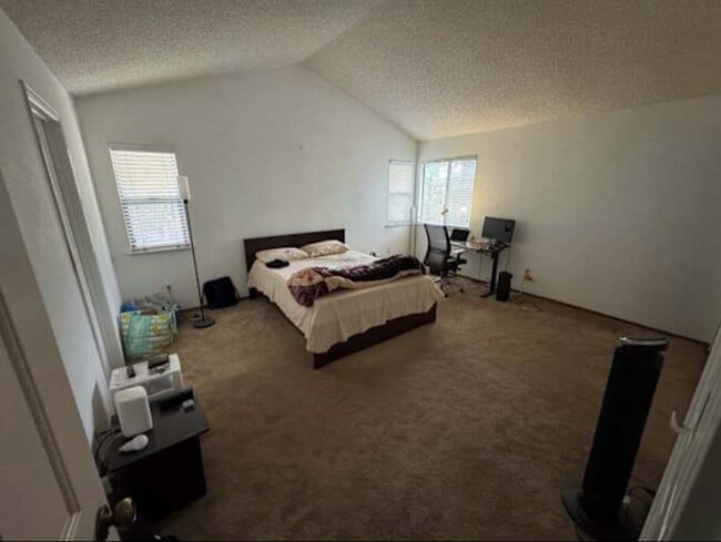 Building Photo - 400 Redrock Dr