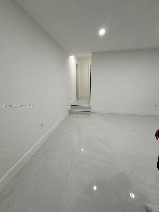 Building Photo - 6813 SW 10th Ct