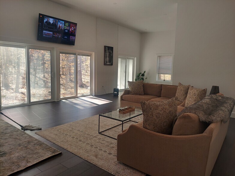 Living room - 126 Lakeland Rd