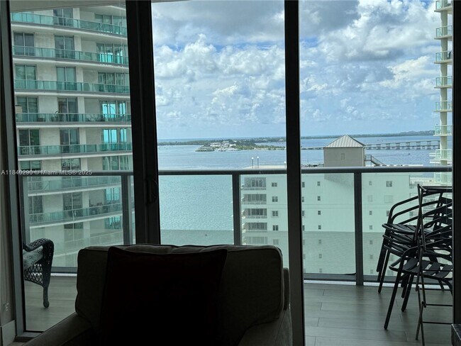 Building Photo - 1300 Brickell Bay Dr
