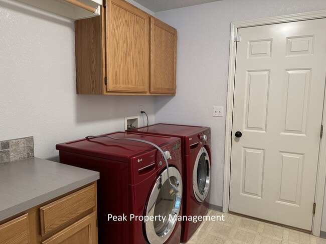 Building Photo - 3009 Ray Ave