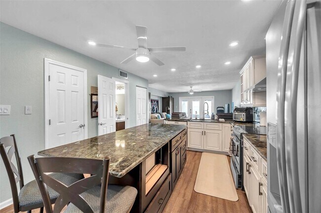 Building Photo - 4768 Coquina Key Dr SE
