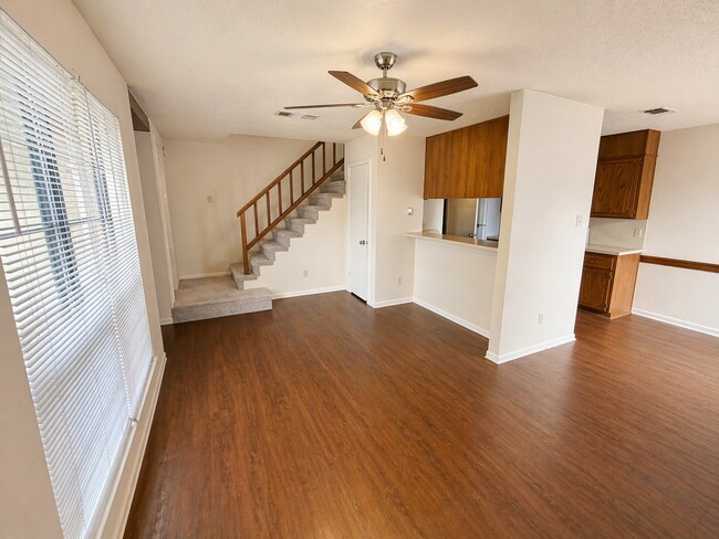 Building Photo - 3002 Chaucer Dr