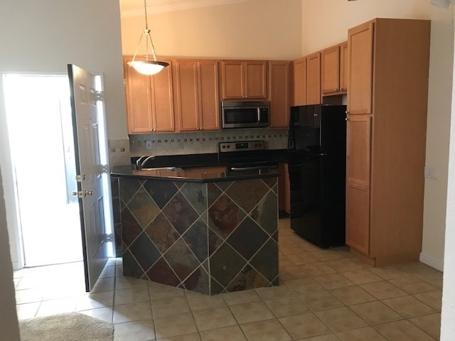 Building Photo - Saddleback Condo