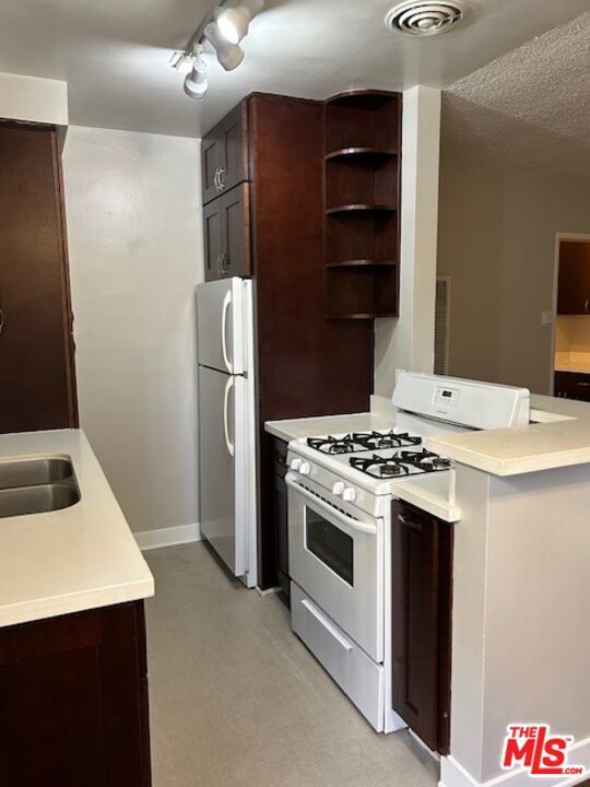 Building Photo - 12766 Pacific Ave